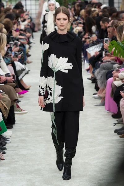 Look 15